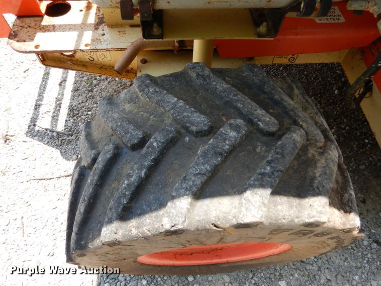 image for item II9608 2000 JLG 33RTS  scissor lift