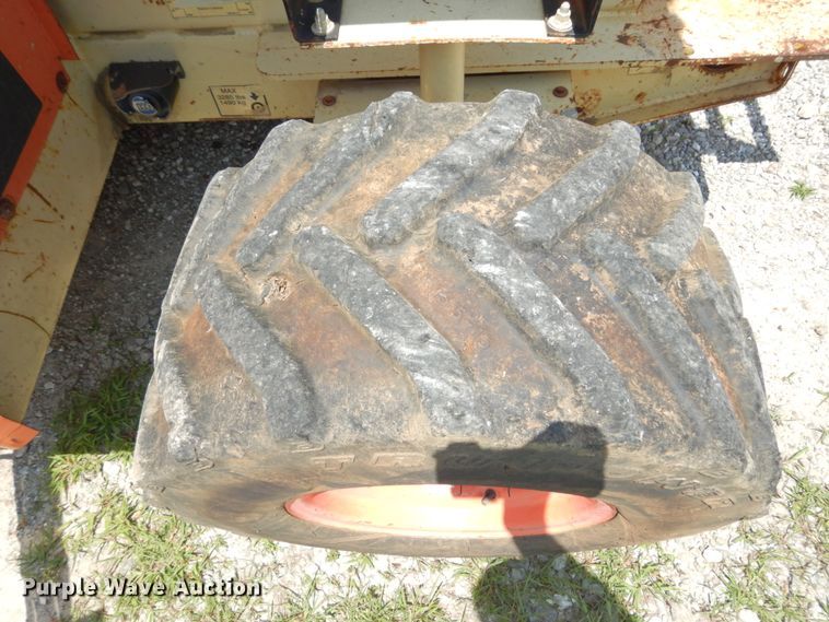 image for item II9608 2000 JLG 33RTS  scissor lift