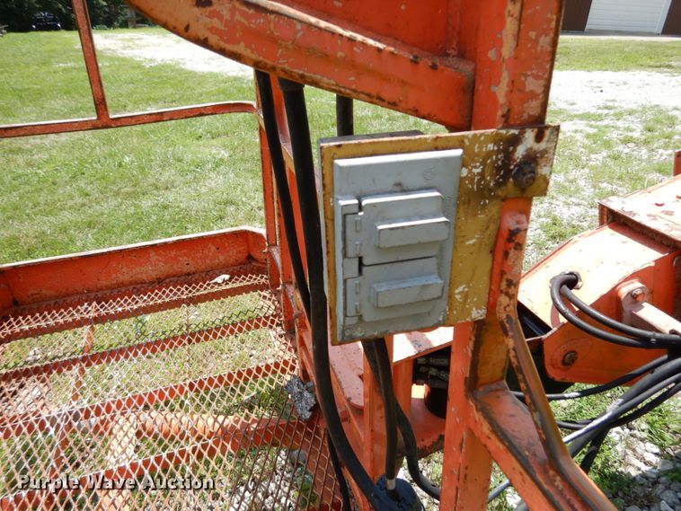 image for item II9609 1996 JLG 600S  boom lift