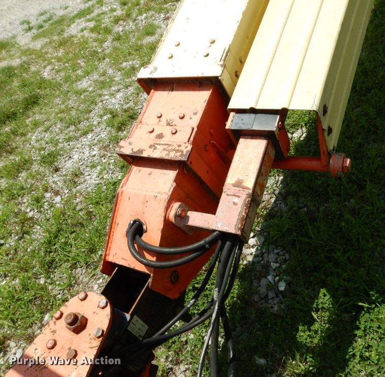 image for item II9609 1996 JLG 600S  boom lift