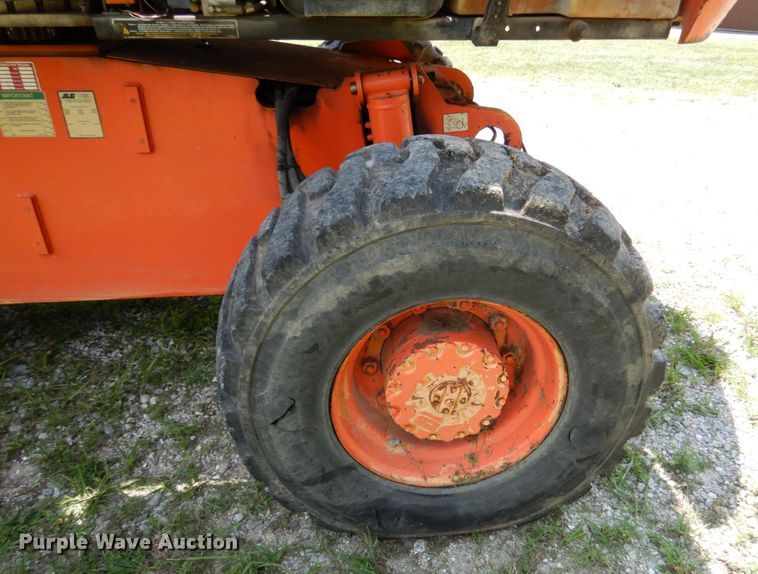 image for item II9609 1996 JLG 600S  boom lift