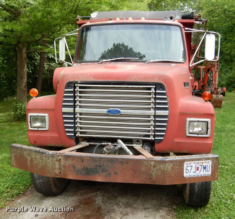 image for item IL9472 1991 Ford L8000  dump truck