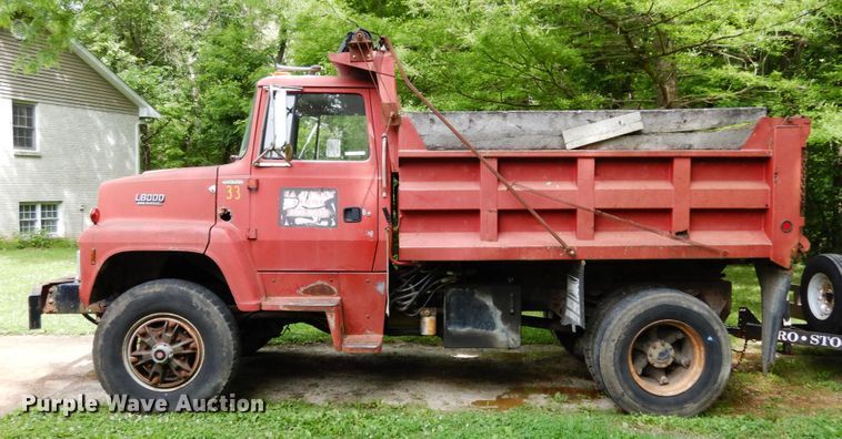 image for item IL9472 1991 Ford L8000  dump truck
