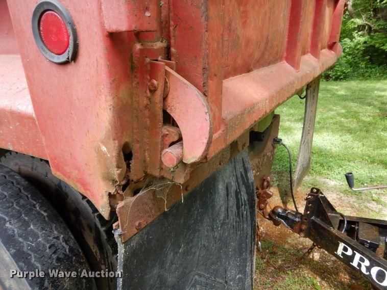 image for item IL9472 1991 Ford L8000  dump truck