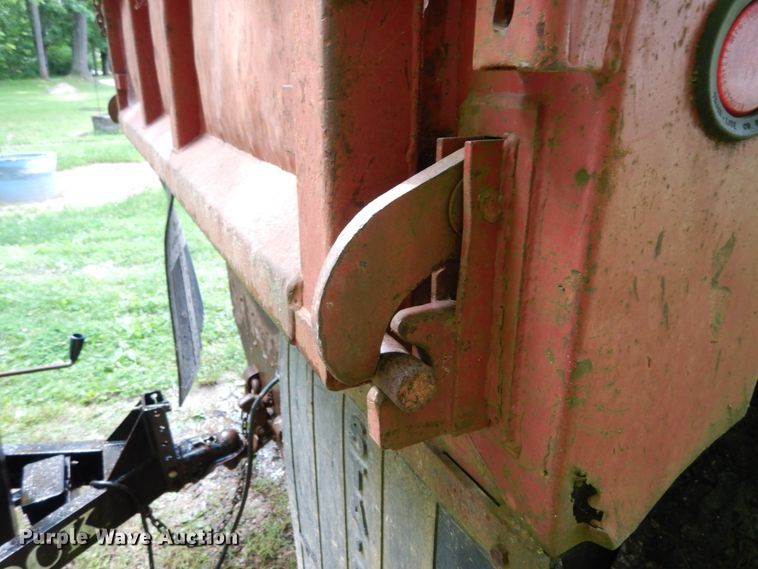 image for item IL9472 1991 Ford L8000  dump truck