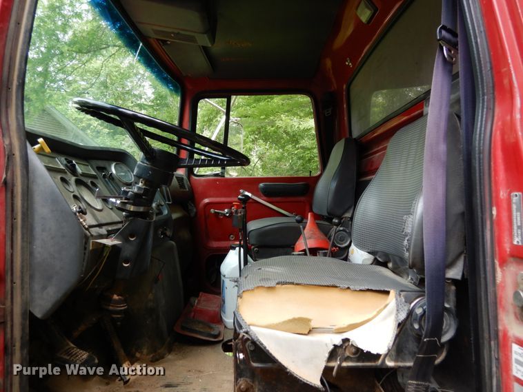 image for item IL9472 1991 Ford L8000  dump truck