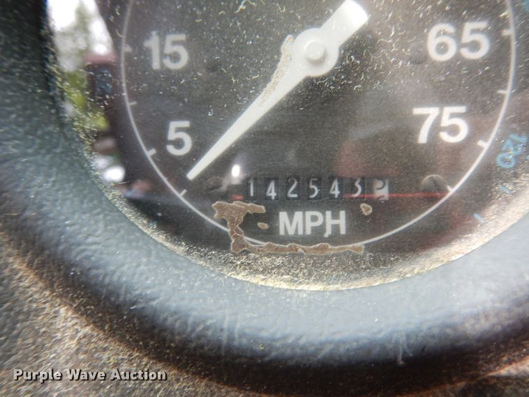 image for item IL9472 1991 Ford L8000  dump truck