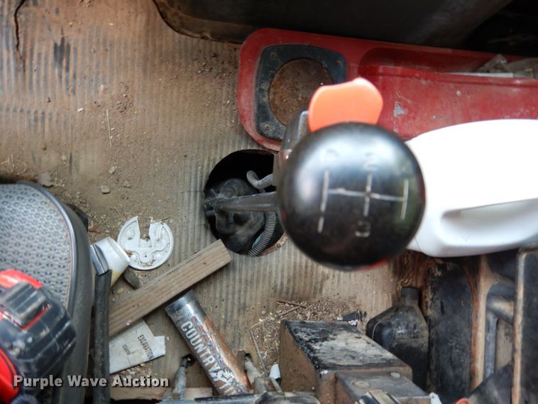 image for item IL9472 1991 Ford L8000  dump truck