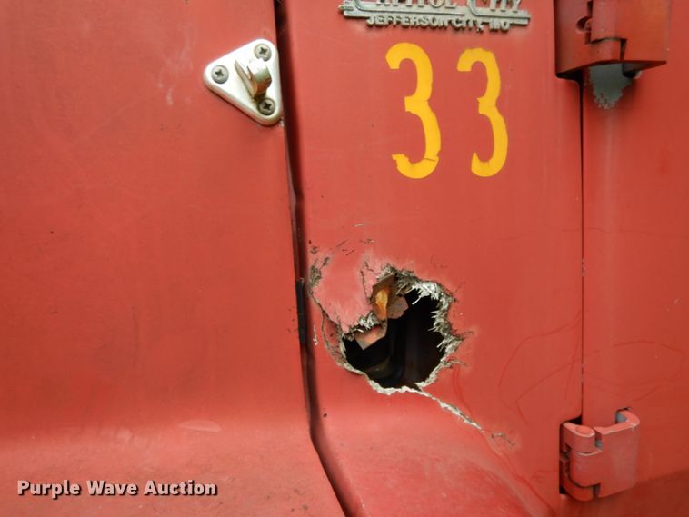 image for item IL9472 1991 Ford L8000  dump truck