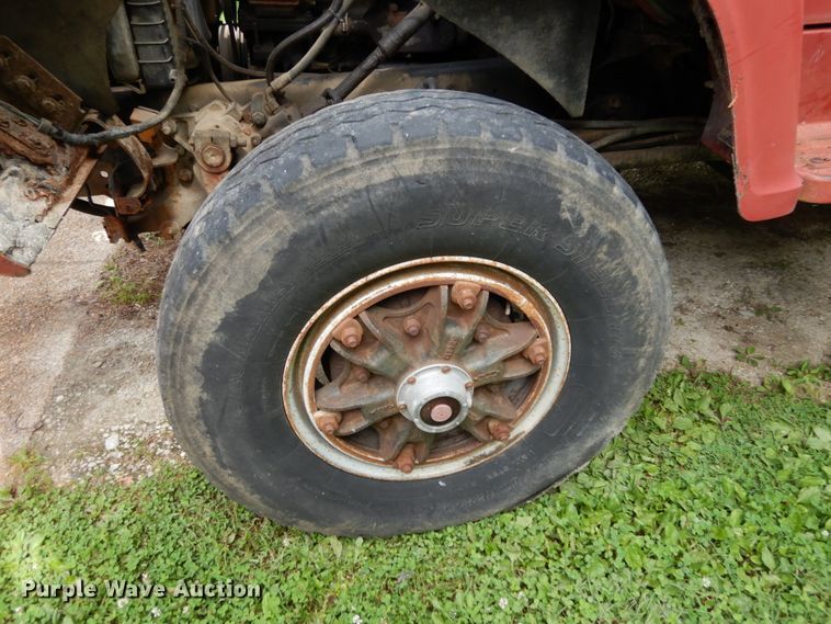 image for item IL9472 1991 Ford L8000  dump truck