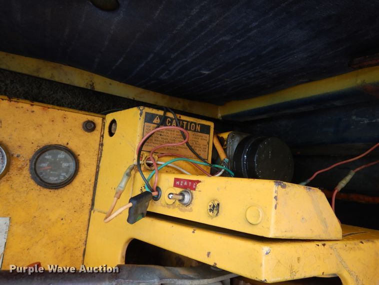 image for item IL9870 1989 Komatsu WA180  wheel loader