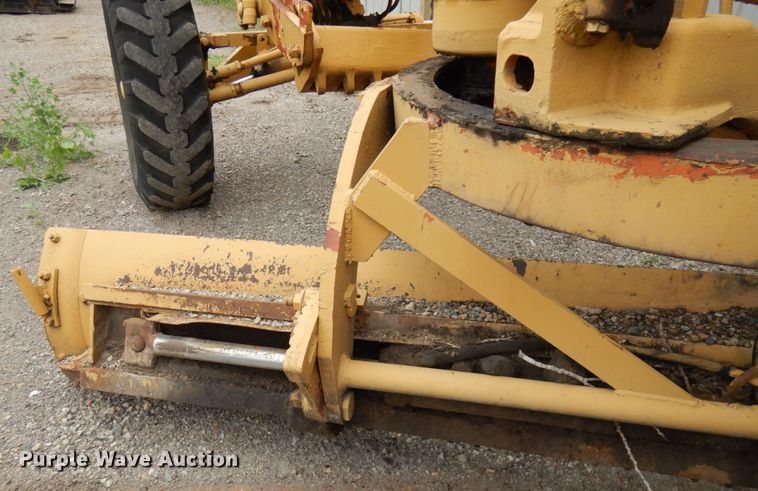 image for item IL9872 Huber-Warco  rigid frame motor grader