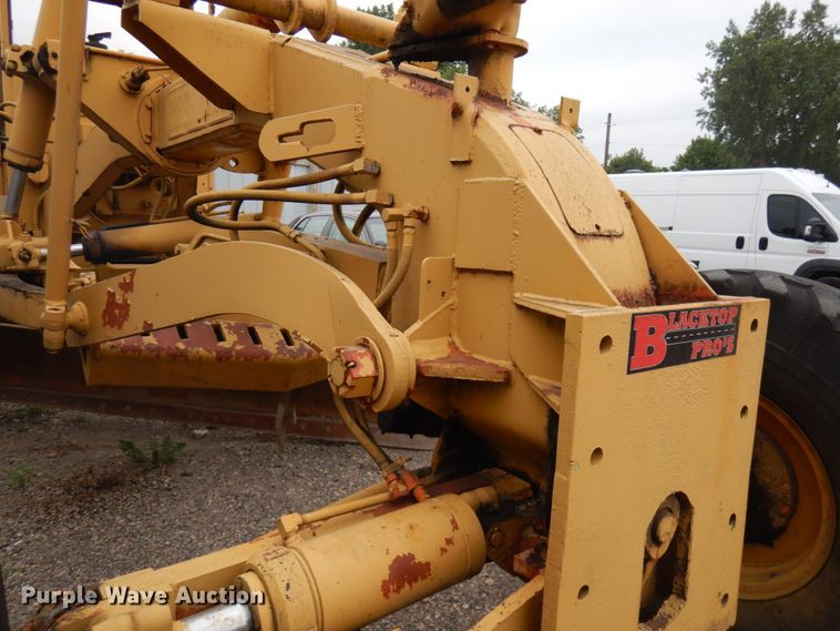 image for item IL9872 Huber-Warco  rigid frame motor grader