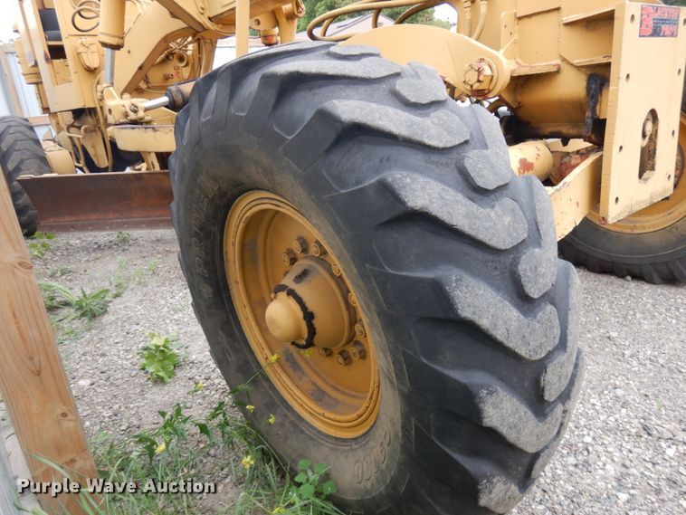 image for item IL9872 Huber-Warco  rigid frame motor grader