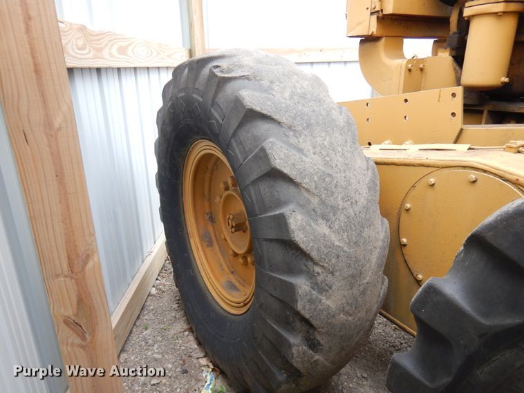 image for item IL9872 Huber-Warco  rigid frame motor grader