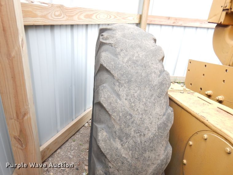 image for item IL9872 Huber-Warco  rigid frame motor grader