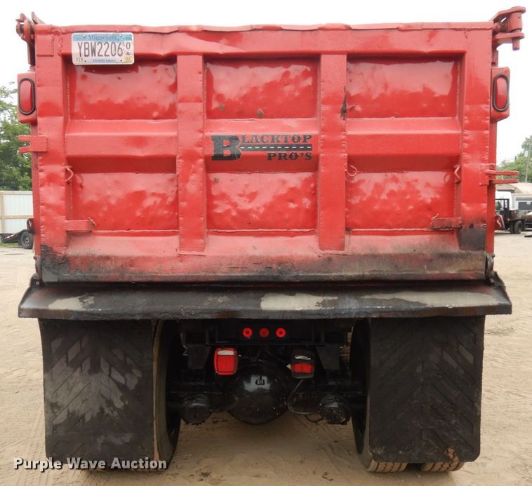 image for item IL9873 1999 Peterbilt 330  dump truck