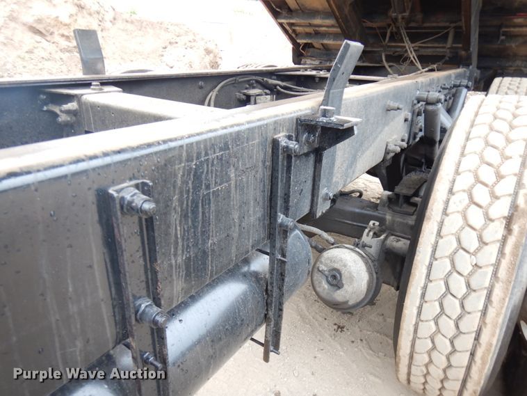 image for item IL9873 1999 Peterbilt 330  dump truck