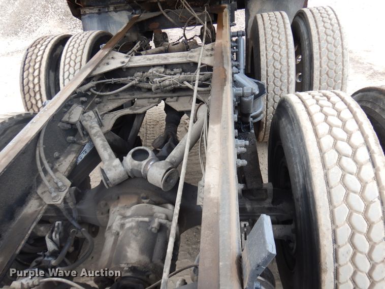 image for item IL9873 1999 Peterbilt 330  dump truck