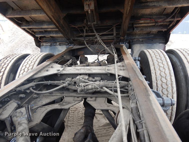 image for item IL9873 1999 Peterbilt 330  dump truck