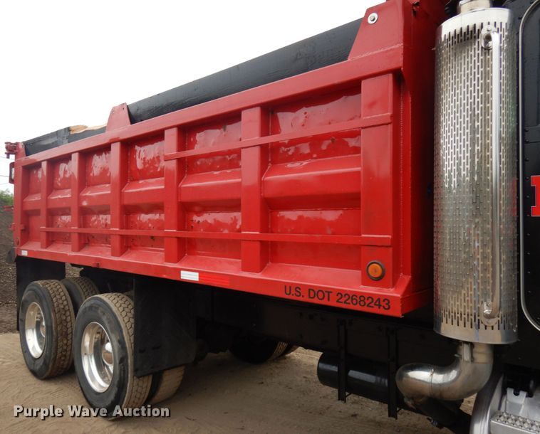 image for item IL9873 1999 Peterbilt 330  dump truck