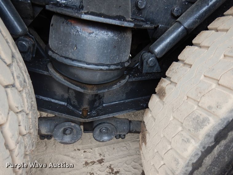 image for item IL9873 1999 Peterbilt 330  dump truck