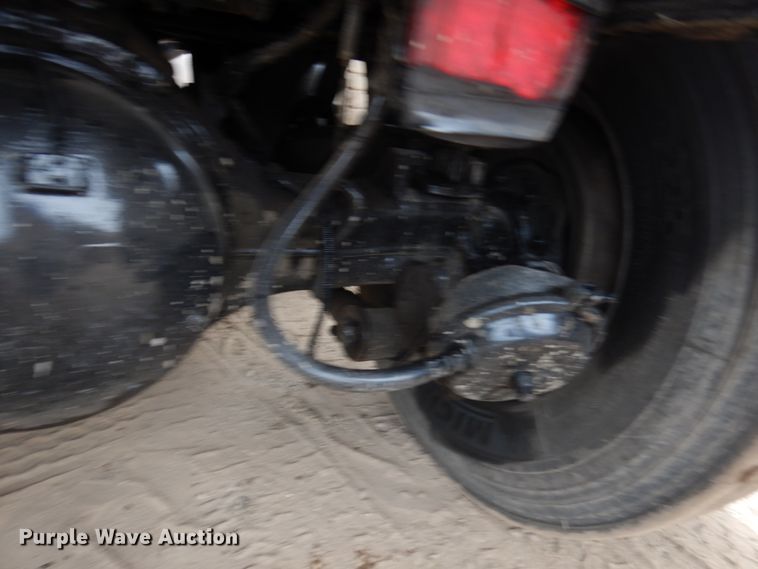 image for item IL9873 1999 Peterbilt 330  dump truck