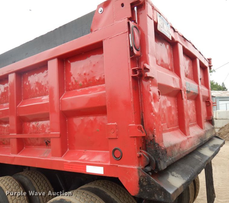 image for item IL9873 1999 Peterbilt 330  dump truck