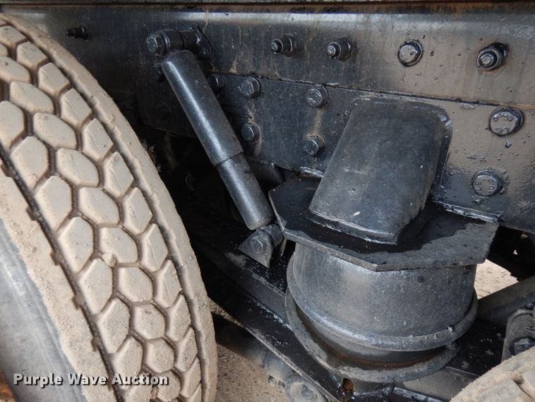 image for item IL9873 1999 Peterbilt 330  dump truck