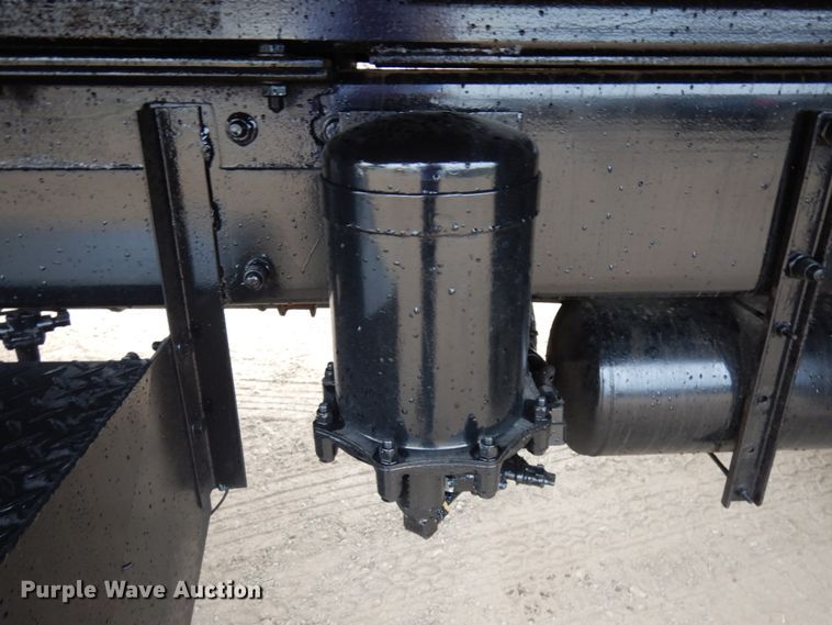 image for item IL9873 1999 Peterbilt 330  dump truck