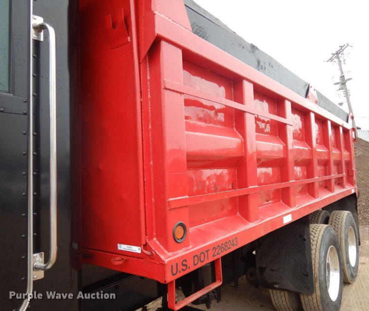 image for item IL9873 1999 Peterbilt 330  dump truck