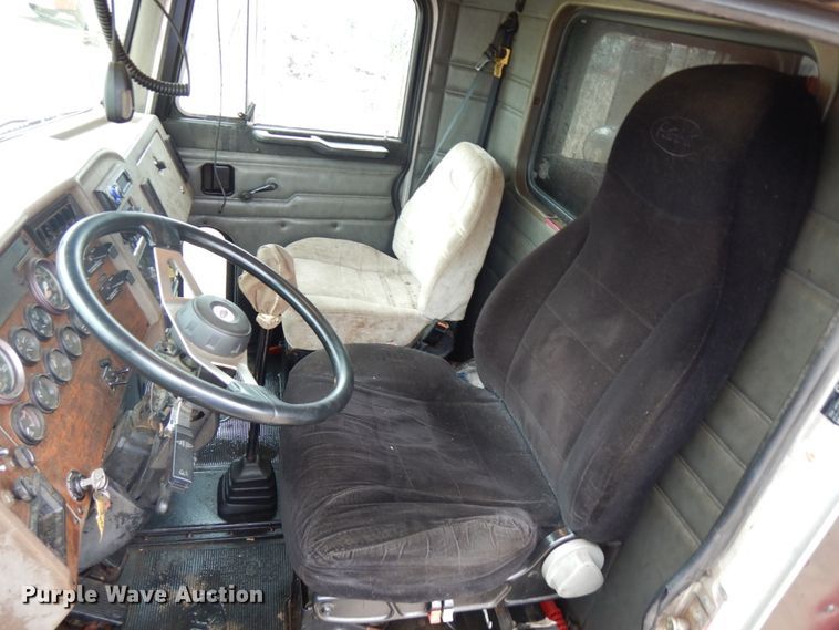 image for item IL9873 1999 Peterbilt 330  dump truck