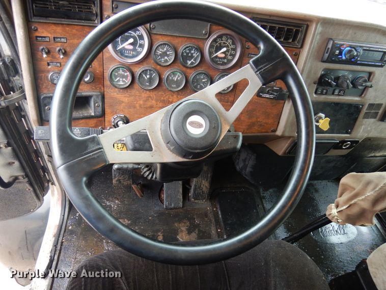 image for item IL9873 1999 Peterbilt 330  dump truck