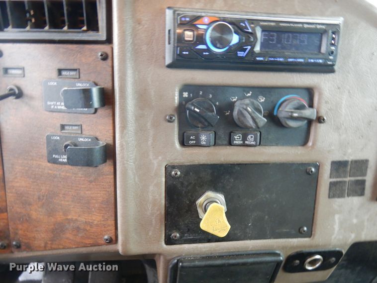 image for item IL9873 1999 Peterbilt 330  dump truck