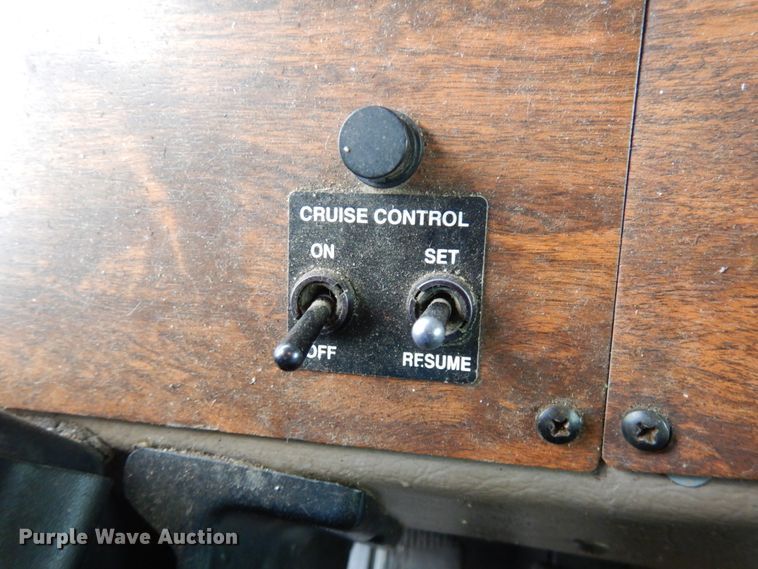 image for item IL9873 1999 Peterbilt 330  dump truck