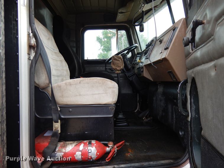 image for item IL9873 1999 Peterbilt 330  dump truck