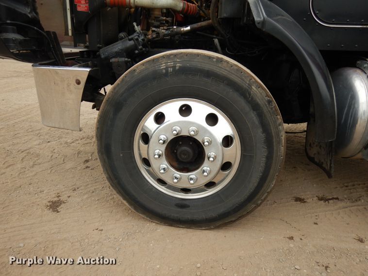 image for item IL9873 1999 Peterbilt 330  dump truck