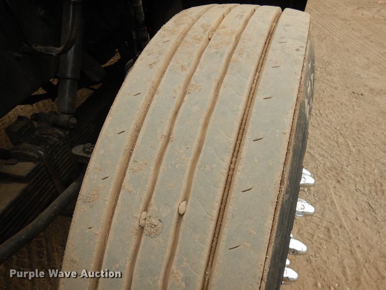 image for item IL9873 1999 Peterbilt 330  dump truck