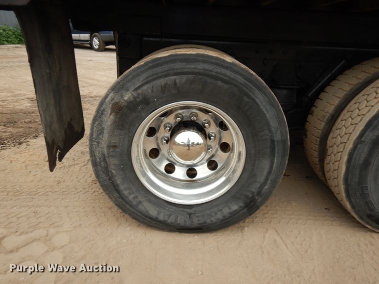 image for item IL9873 1999 Peterbilt 330  dump truck