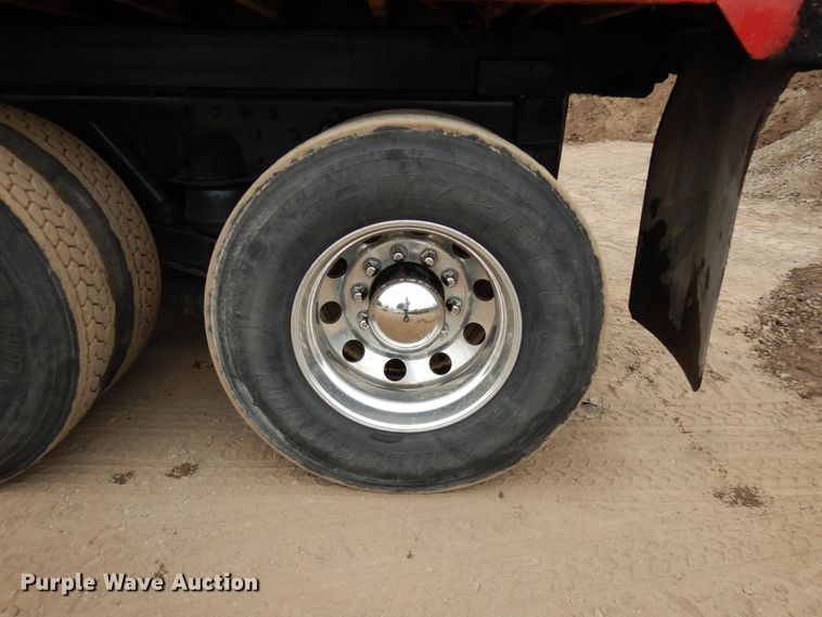 image for item IL9873 1999 Peterbilt 330  dump truck