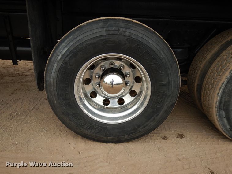 image for item IL9873 1999 Peterbilt 330  dump truck