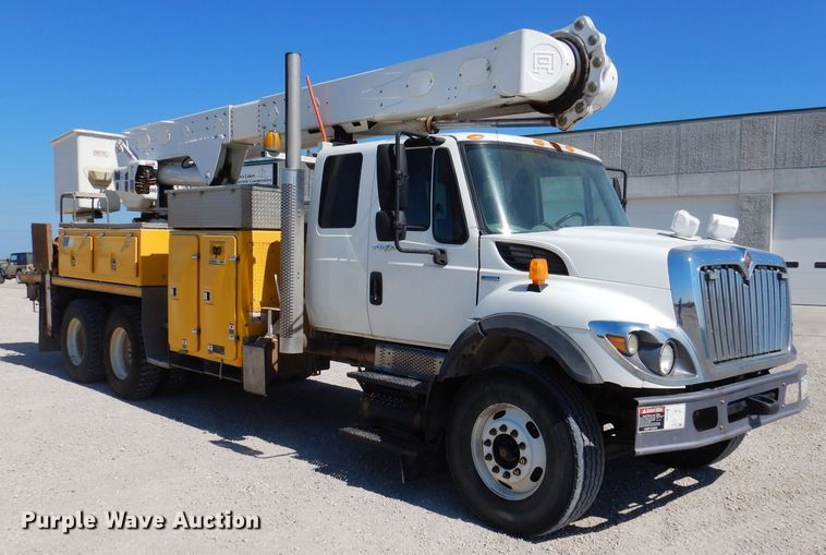 image for item IQ9699 2009 International WorkStar 7400  bucket truck