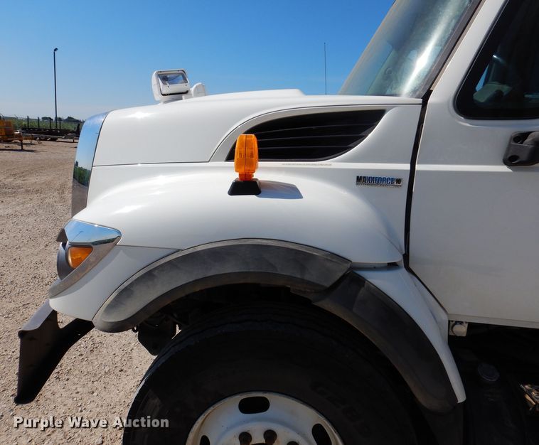 image for item IQ9699 2009 International WorkStar 7400  bucket truck