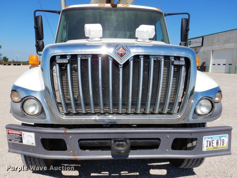 image for item IQ9699 2009 International WorkStar 7400  bucket truck