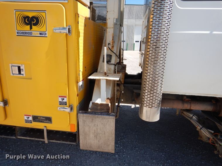 image for item IQ9699 2009 International WorkStar 7400  bucket truck