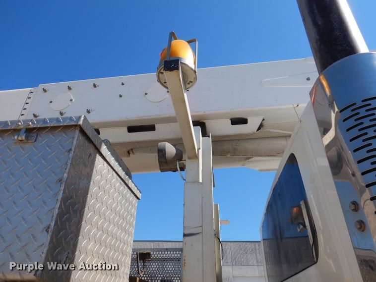 image for item IQ9699 2009 International WorkStar 7400  bucket truck