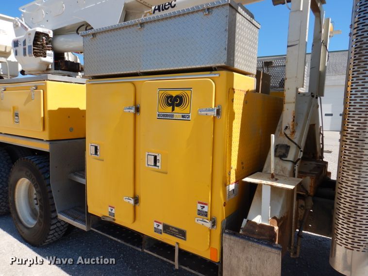 image for item IQ9699 2009 International WorkStar 7400  bucket truck