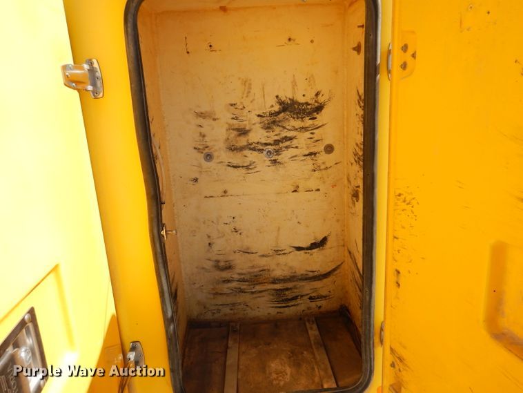 image for item IQ9699 2009 International WorkStar 7400  bucket truck