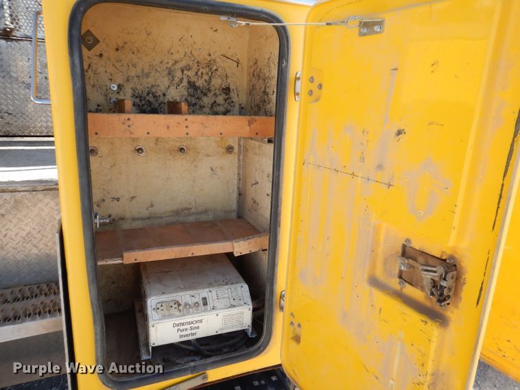 image for item IQ9699 2009 International WorkStar 7400  bucket truck