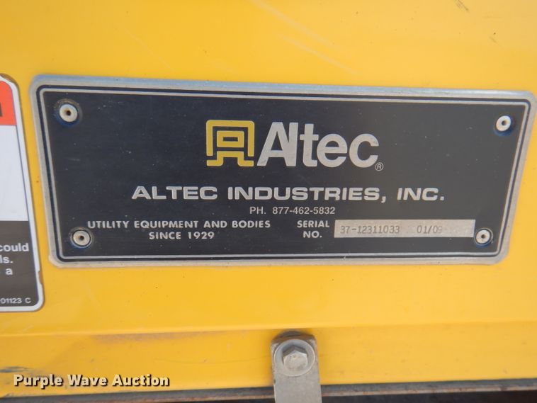 image for item IQ9699 2009 International WorkStar 7400  bucket truck